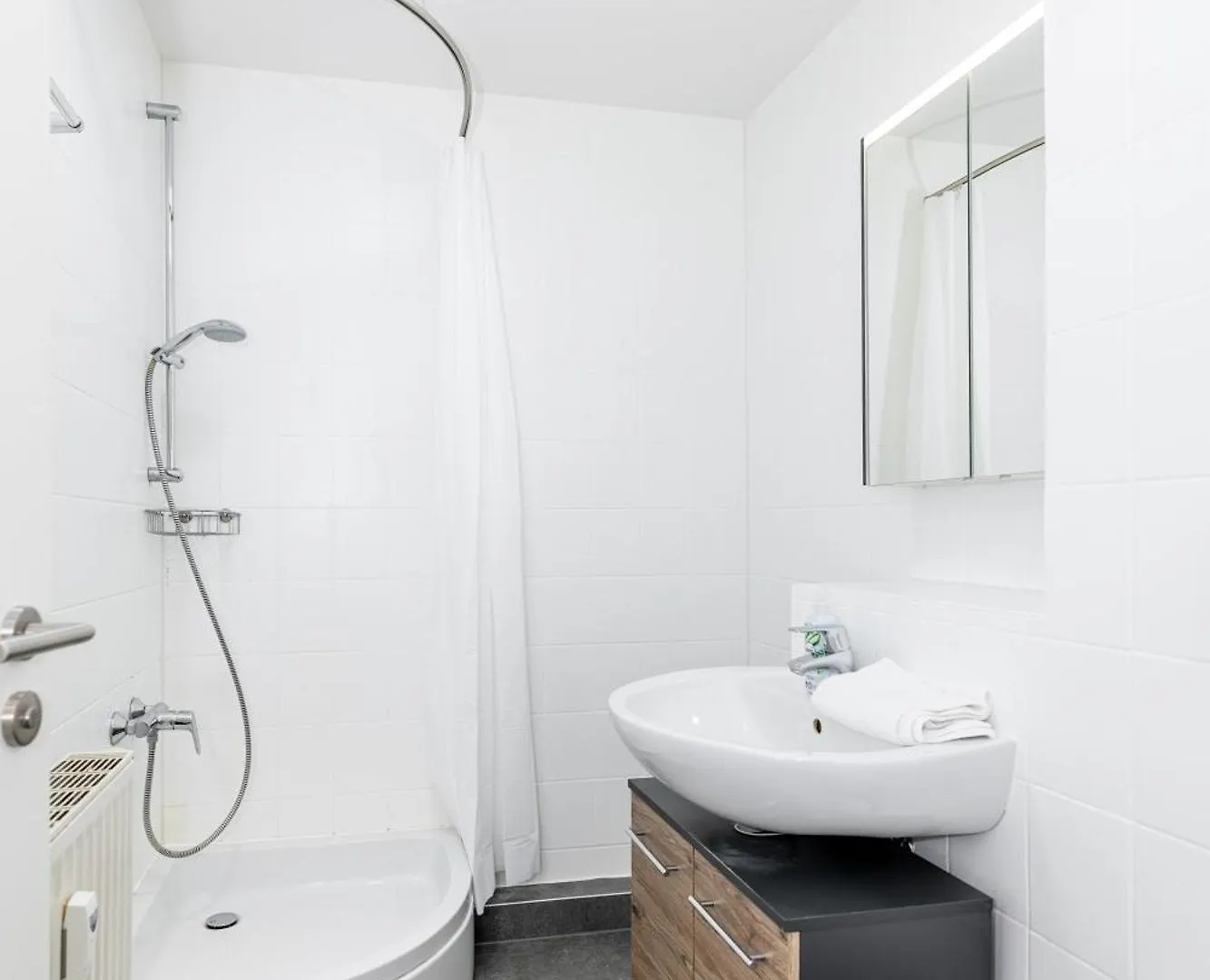 Zentral Wohnen Mit Stellplatz Und Balkon - Nahe Main Und Innenstadt Würzburg Appartement